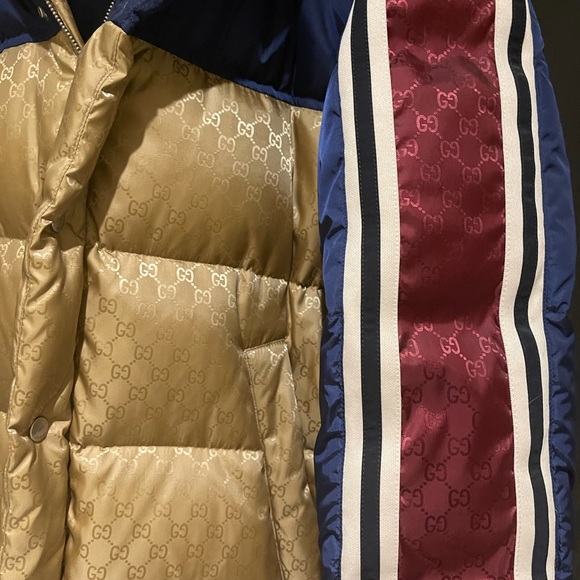 Quilted Logo-jacquard Shell Hooded Down Jacket - Picture 3 of 5